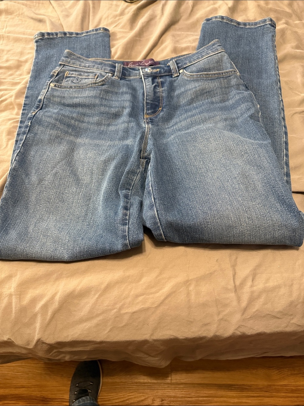 Gloria Vanderbilt Light Blue Straight Leg Jeans